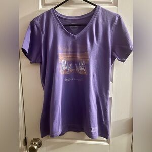 Life Is Good Keep It Simple Beach Chairs V-Neck Crusher Tee Purple S